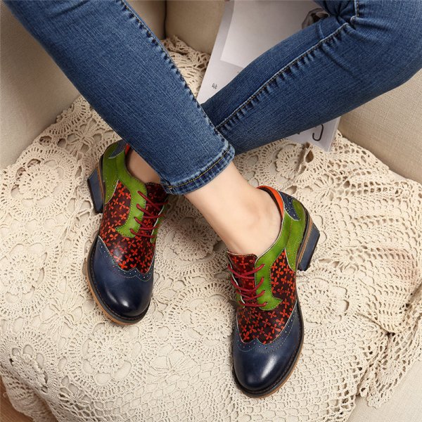 Retro Clover Pattern Hand-colored Genuine Leather Lace Up Block Heel Shoes